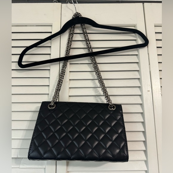 Elegant Black Quilted Shoulder Bag - Picture 4 of 6